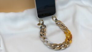 Universal phone chain short gold